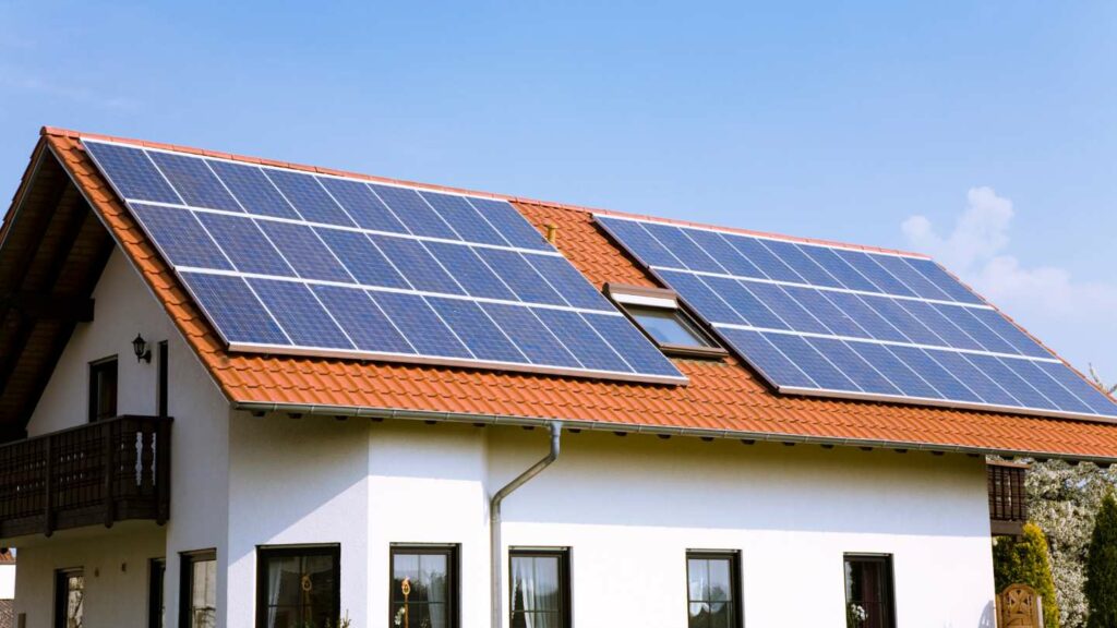 Paneles solares en casa, ¿qué cubre el seguro de hogar?